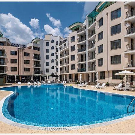 Avalon Apartment Pantai Sunny Bagian luar foto
